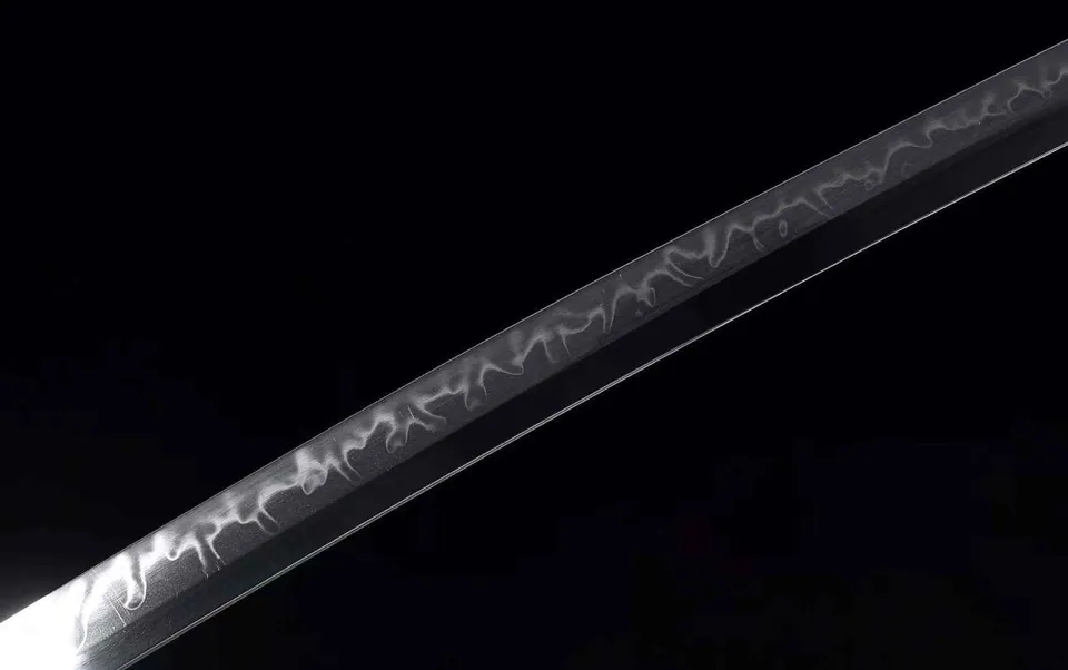 Katana Tsuyo en acier T10 avec hamon, tsuba en laiton massif, vue 5