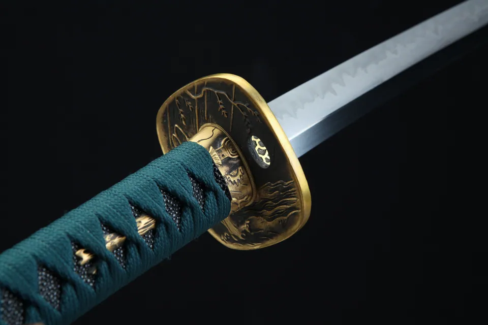 Katana Watatsumi en acier T10 avec hamon, saya laqué au dragon, vue 7