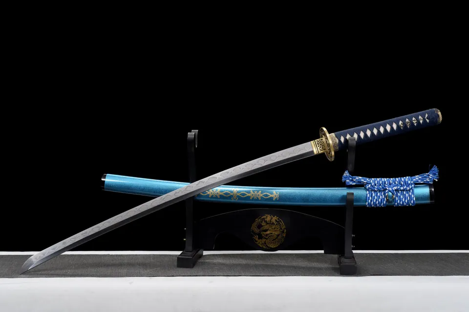Katana Yonaguni en acier T10, hamon croisé, saya bleu clair laqué, acier t10 · hamon