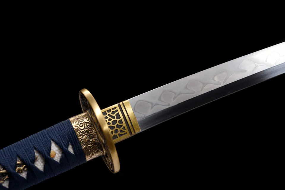 Katana Yonaguni en acier T10, hamon croisé, saya bleu clair laqué, vue 7