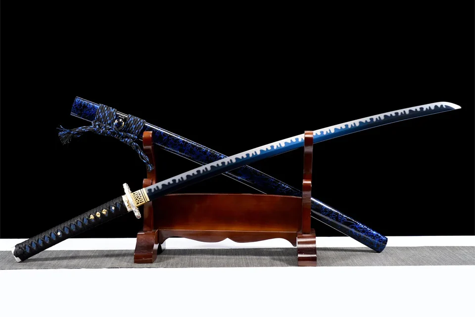 Katana Yoru en acier manganèse, lame bleue inspirée de One Piece, vue 4