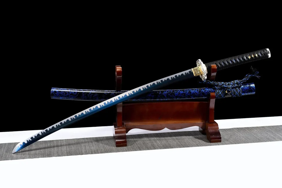 Katana Yoru en acier manganèse, lame bleue inspirée de One Piece, vue 5