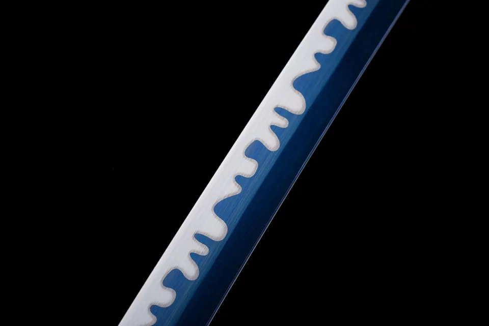 Katana Yoru en acier manganèse, lame bleue inspirée de One Piece, vue 7