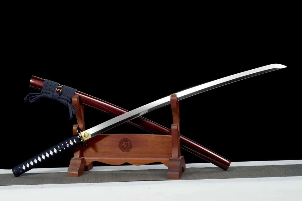 Katana Yougan en acier au manganèse poli miroir, saya rouge, vue 2