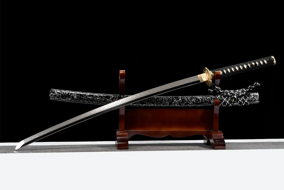 Katana Yozora en acier T10 à hamon, saya noire éclaboussée de blanc, vue 4