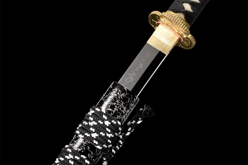 Katana Yozora en acier T10 à hamon, saya noire éclaboussée de blanc, vue 8
