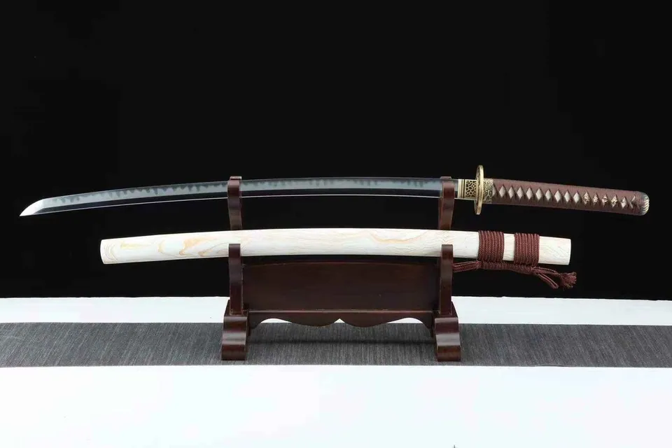 Katana Yūga en acier 1095 avec hamon, lame polie miroir