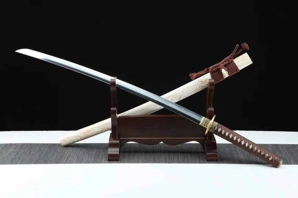 Katana Yūga en acier 1095 avec hamon, lame polie miroir, vue 3
