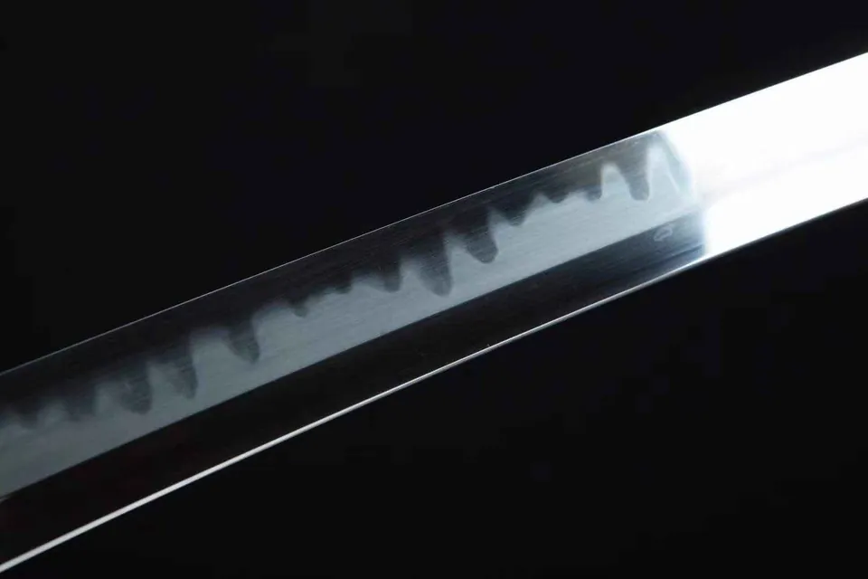 Katana Yūga en acier 1095 avec hamon, lame polie miroir, vue 5