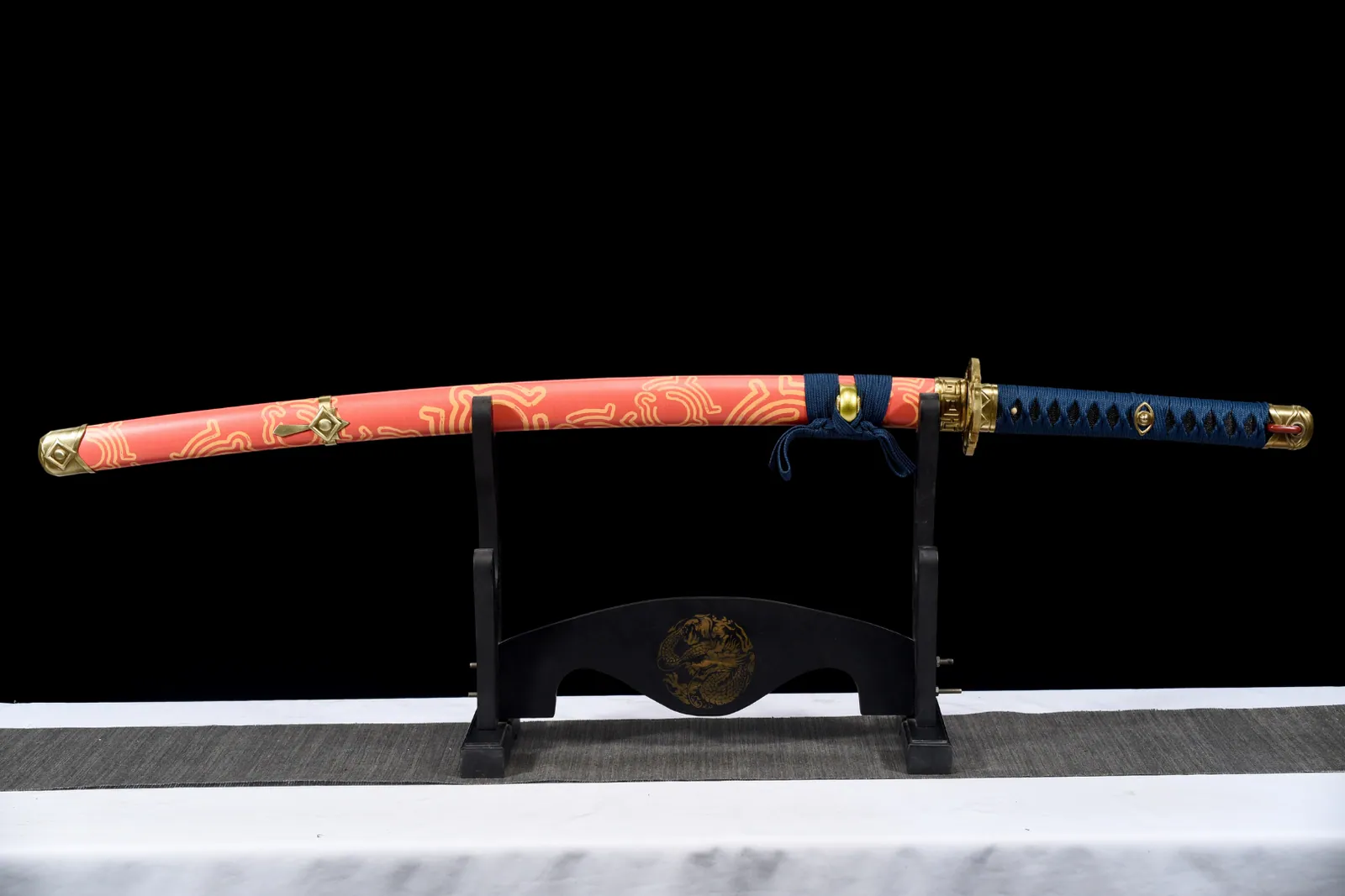 Katana Sabre de la défiance inspiré de Zelda, acier T10 à hamon, photo de couverture du guide « Katana de cosplay : bien choisir sa réplique pour une convention »