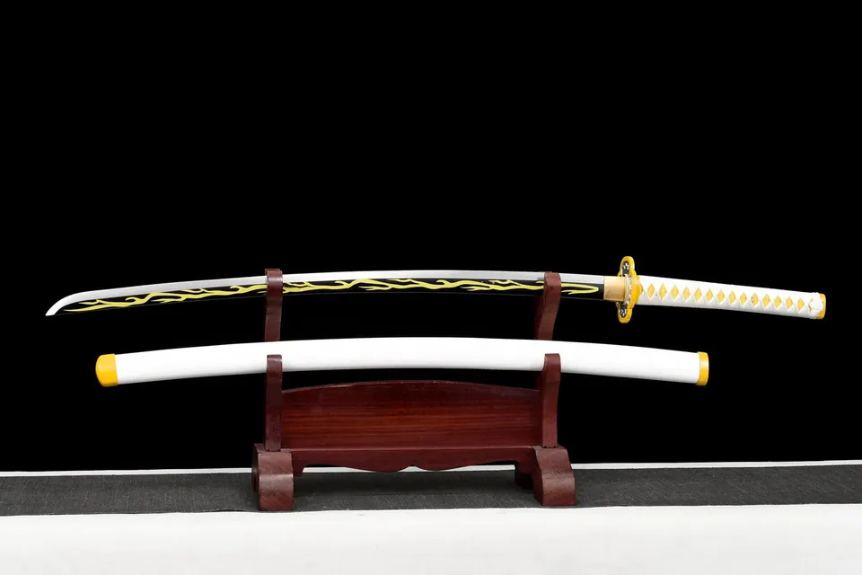 Katana Zenitsu Demon Slayer en acier 1060, tsuba en fer sculpté, vue 2