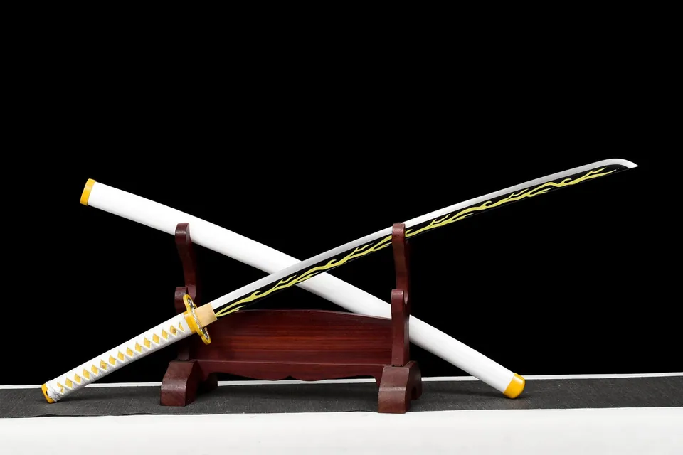 Katana Zenitsu Demon Slayer en acier 1060, tsuba en fer sculpté, vue 4
