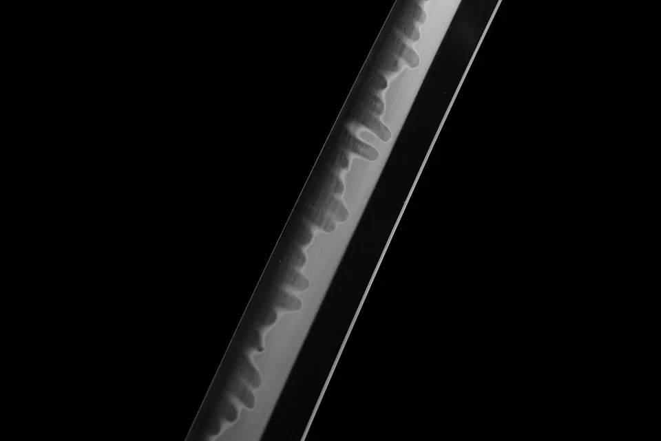 Wakizashi Kokuryū en acier T10, saya noire et dragons dorés gravés, vue 4