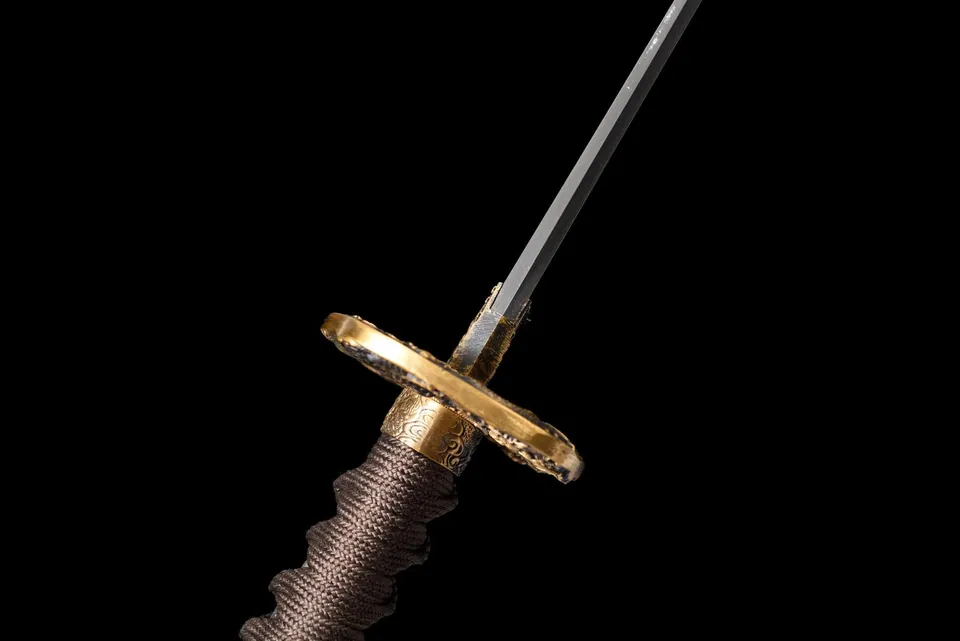 Wakizashi Kokuryū en acier T10, saya noire et dragons dorés gravés, vue 6