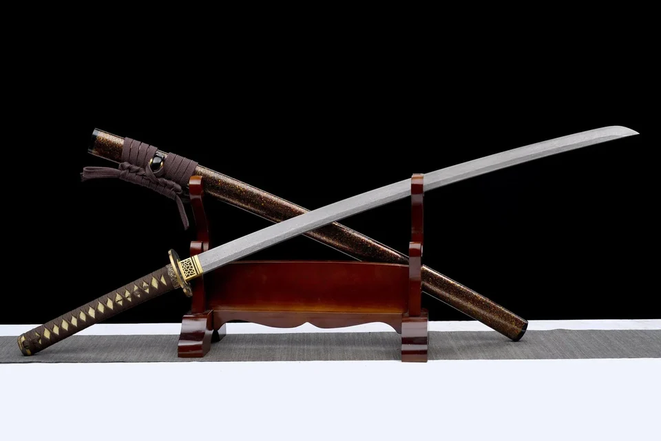 Katana Kōyō en acier de Damas, saya brun-doré et tsuba à fleurs