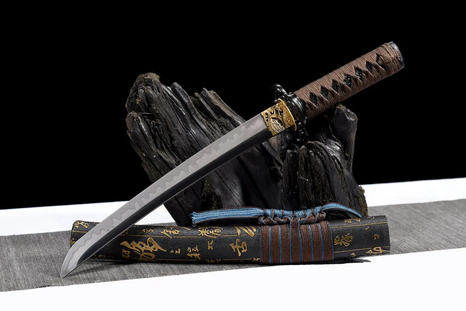 Tantō Kurogane, sabre court japonais proposé affûté ou non affûté