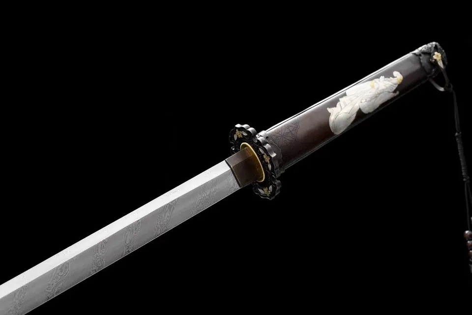 Ninjatō Miyamoto en acier damas, saya peint et cuivre doré, vue 4