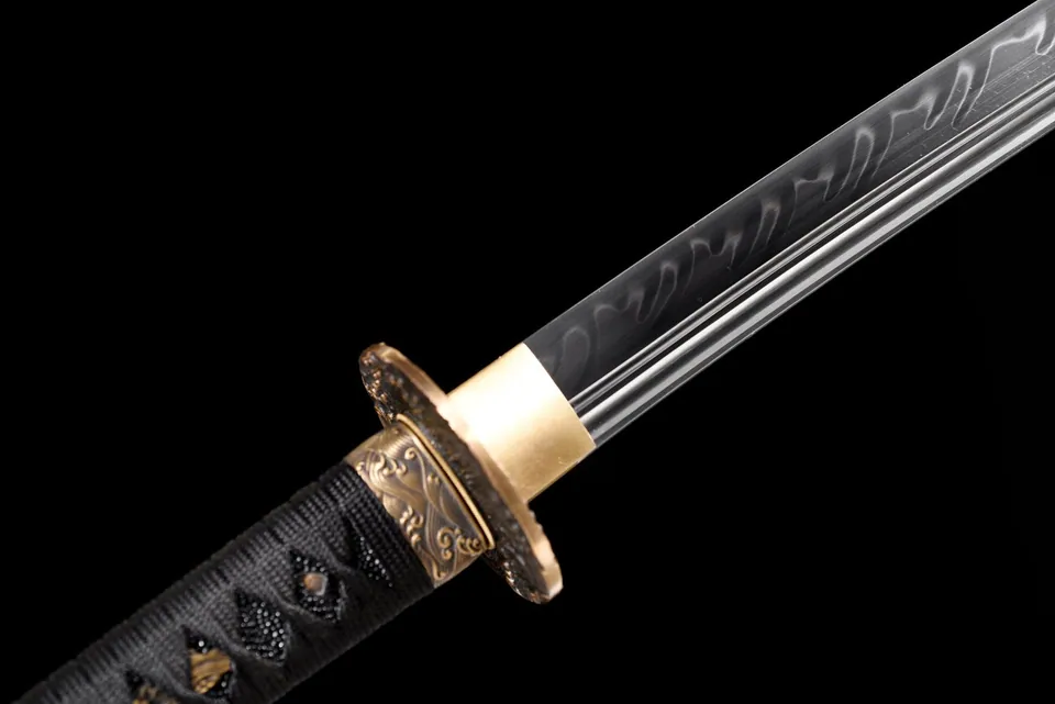 Ōdachi Kurohyou en acier T10, saya noire mouchetée de blanc, vue 6