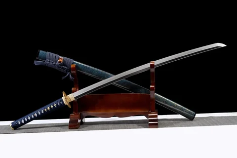 Katana Seiryū en acier T10, saya bleue mouchetée, tsuba dorée