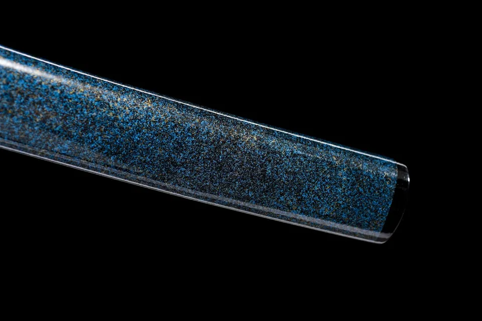 Katana Seiryū en acier T10, saya bleue mouchetée, tsuba dorée, vue 2