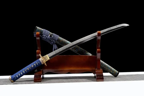 Wakizashi Seiryū en acier T10, saya nuit étoilée et garnitures dragon