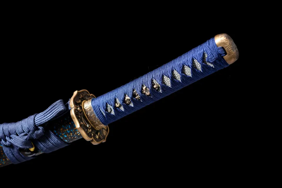 Wakizashi Seiryū en acier T10, saya nuit étoilée et garnitures dragon, vue 2