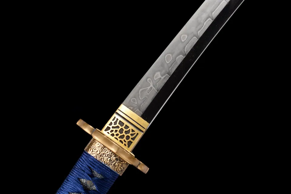Wakizashi Seiryū en acier T10, saya nuit étoilée et garnitures dragon, vue 5