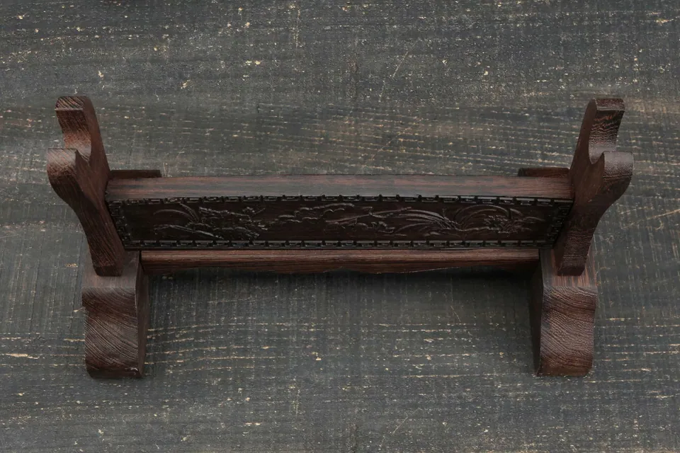 Support Keshiki en bois de rosewood sculpté, 40 cm de long, vue 2
