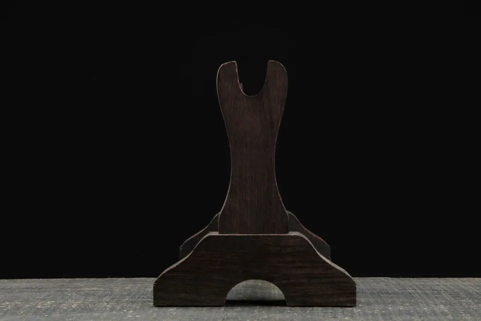 Support Keshiki en bois de rosewood sculpté, 40 cm de long, vue 3