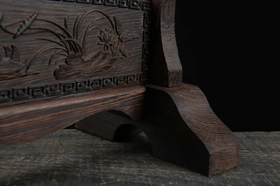 Support Keshiki en bois de rosewood sculpté, 40 cm de long, vue 6