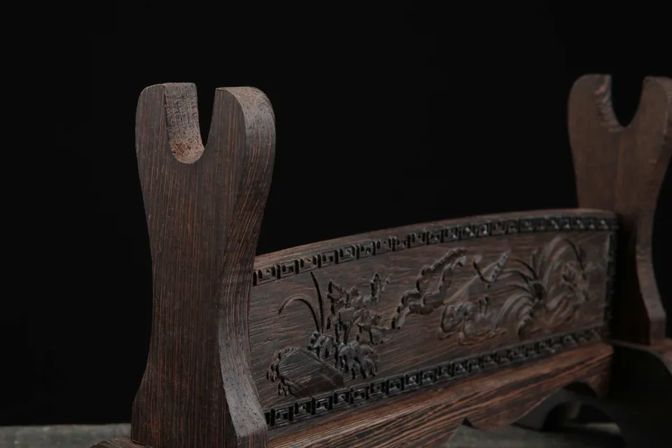 Support Keshiki en bois de rosewood sculpté, 40 cm de long, vue 7