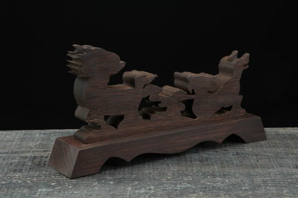 Support Ryuu en rosewood sculpté pour katana, avec ou sans boîte, vue 6