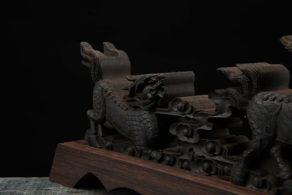 Support Ryuu en rosewood sculpté pour katana, avec ou sans boîte, vue 7