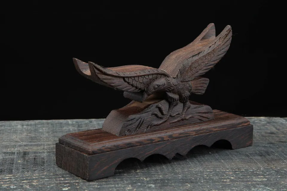 Support Washi en bois de rosewood sculpté, format 22 cm, vue 2