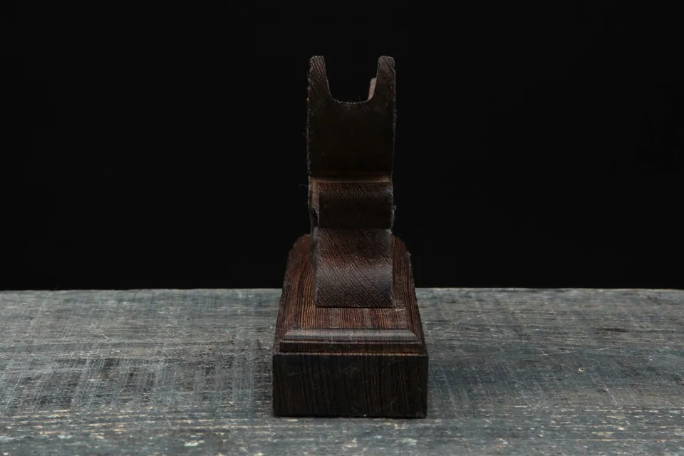 Support Washi en bois de rosewood sculpté, format 22 cm, vue 3