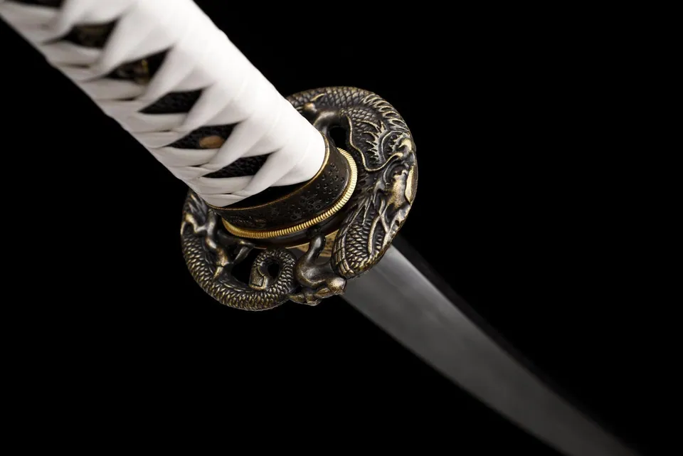 Tantō Byakko en acier damas, tsuka blanche, saya rouge et noir, vue 5