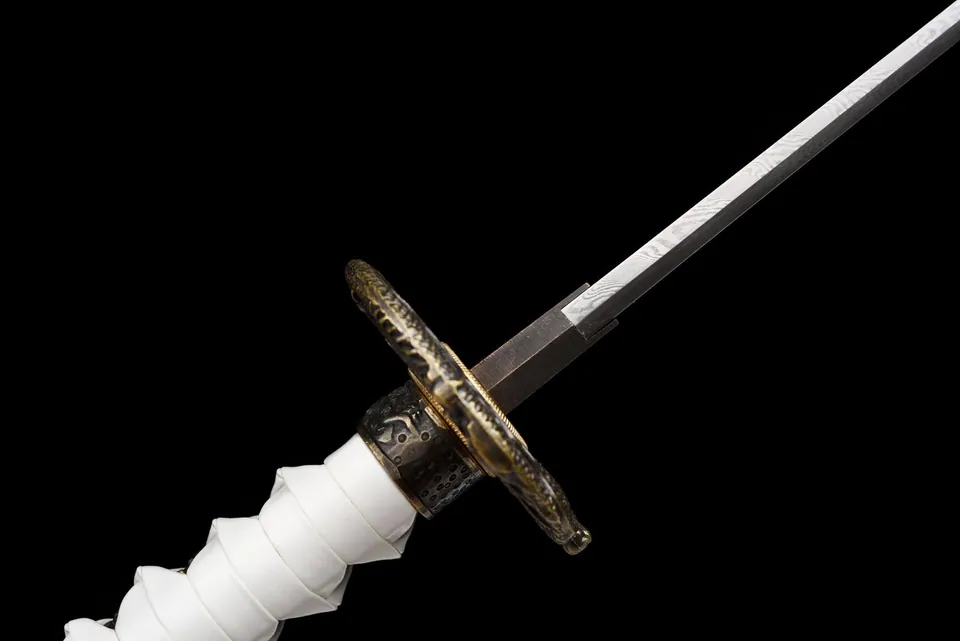 Tantō Byakko en acier damas, tsuka blanche, saya rouge et noir, vue 6