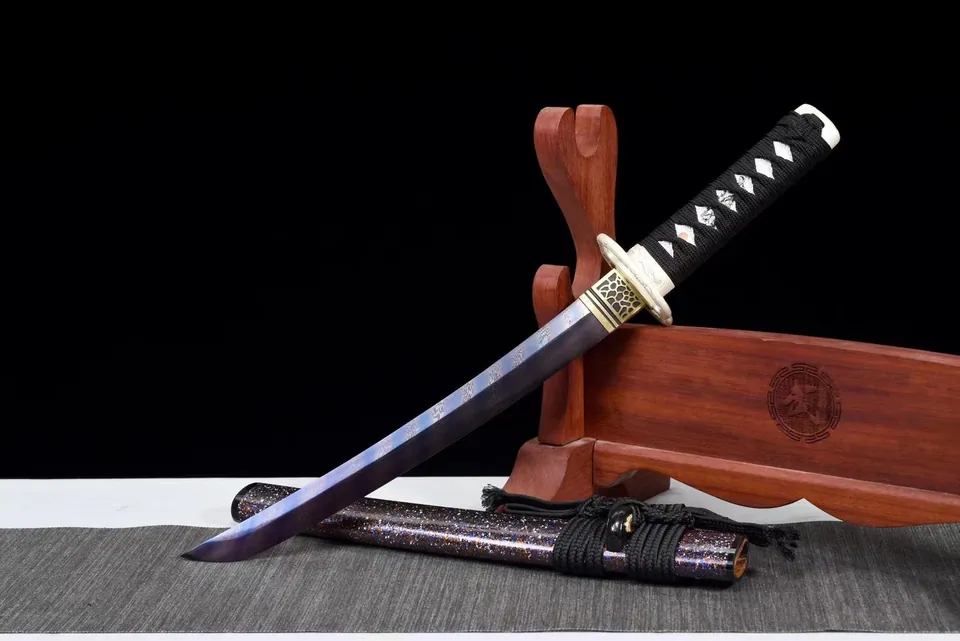 Tantō Ginga en acier damas bleuté, tsuba cuivre et laiton