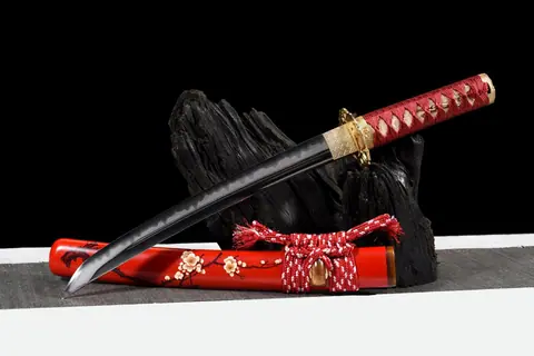 Tantō Kobai en acier T10 avec hamon, saya rouge aux fleurs d’ume