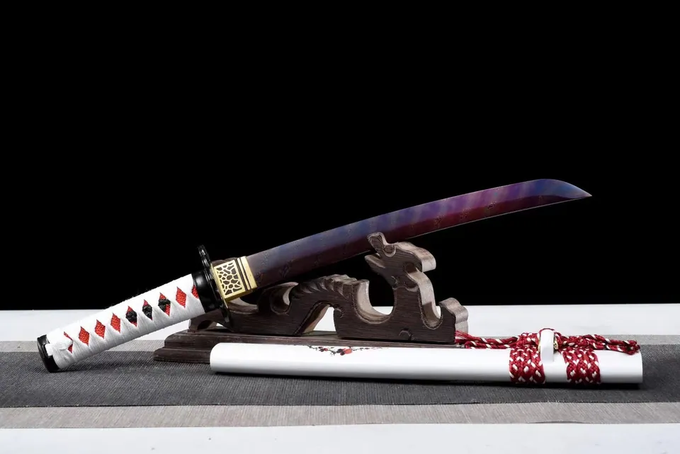 Tantō Sakura en acier damas bleuté, tsuka en galuchat rouge, vue 3