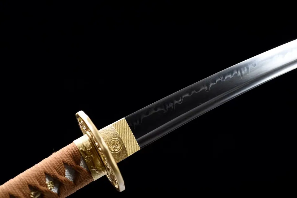 Tantō Taiyou en acier T10, tsuba en cuivre sculpté, vue 3