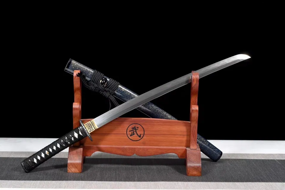 Wakizashi Ao en acier damas, tsuka en galuchat blanc, vue 2