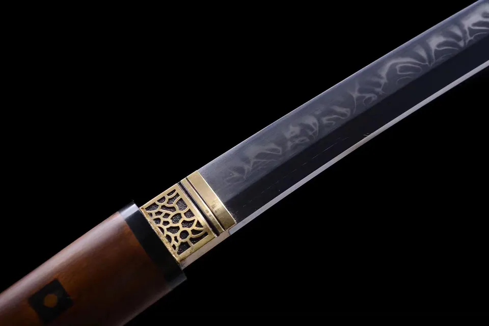 Wakizashi Hayashi en acier T10, monture en bois sans tsuba, vue 4