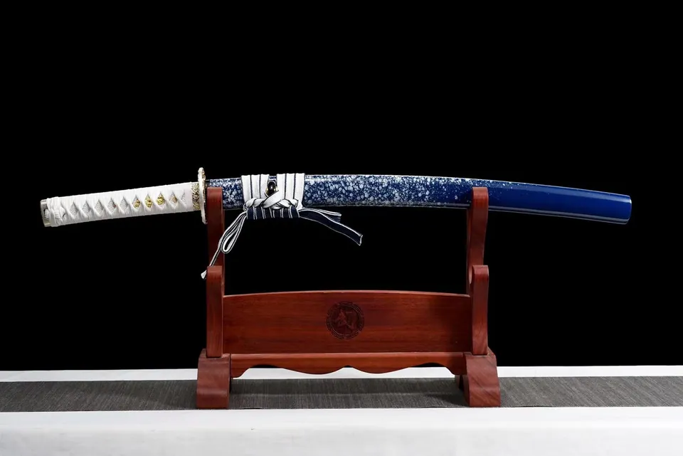 Wakizashi Kaiyō en acier T10 avec bo-hi, tsuba en zinc doré, vue 2
