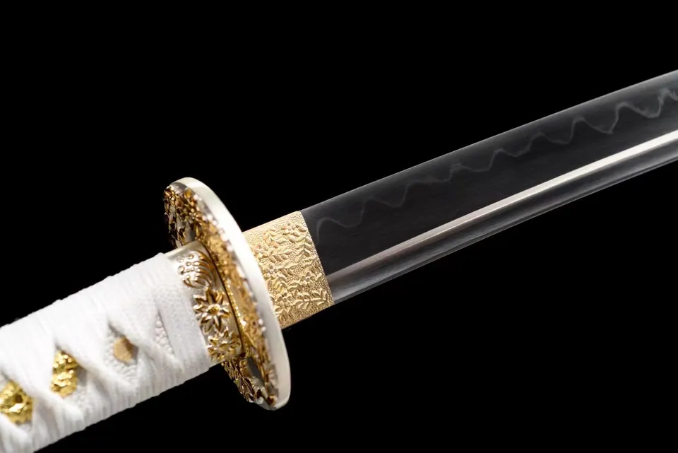Wakizashi Kaiyō en acier T10 avec bo-hi, tsuba en zinc doré, vue 4