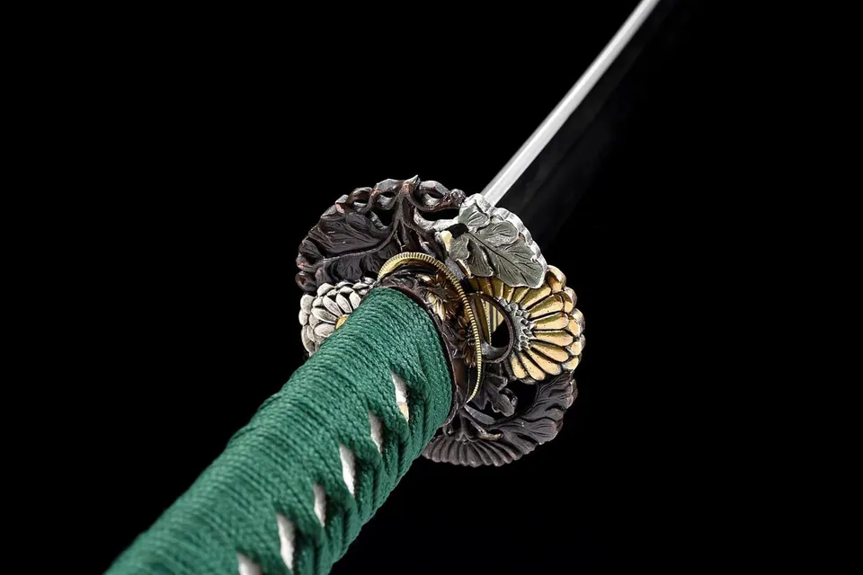 Wakizashi Kiku en acier damas, tsuba chrysanthème doré, vue 3