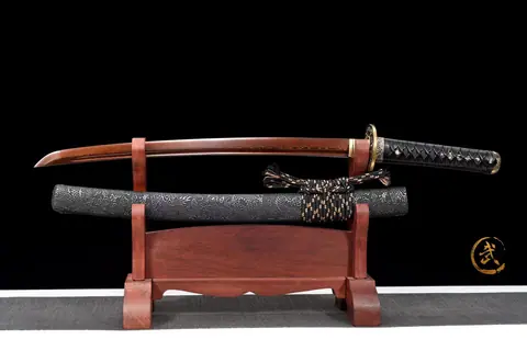 Wakizashi Ryu en acier damas rouge, tsuba en cuivre sculpté